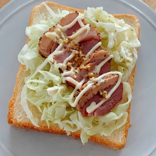 食パンアレンジ☆パストラミとキャベツの粒マヨパン